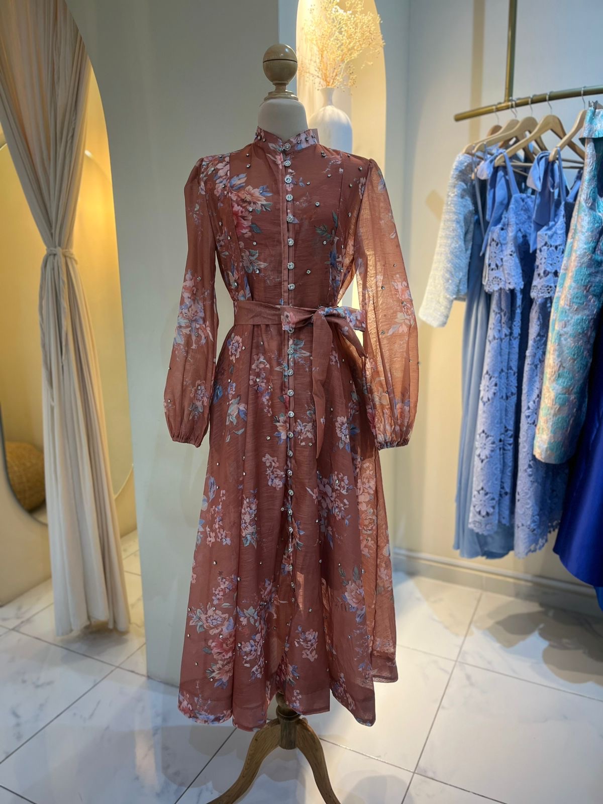 Vestido Marrón Piedras